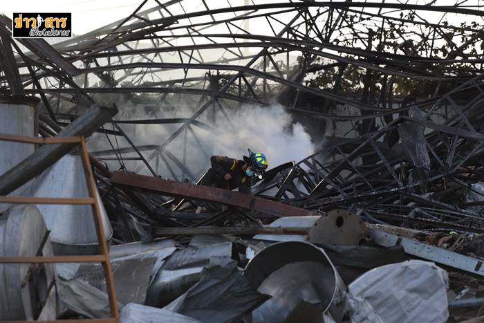 โรงงานกิ่งแก้วไฟไหม้