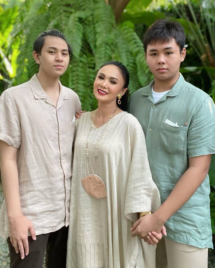 แม่ดูหนังโป๊กับลูก