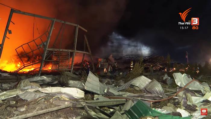 โรงงานกิ่งแก้วไฟไหม้