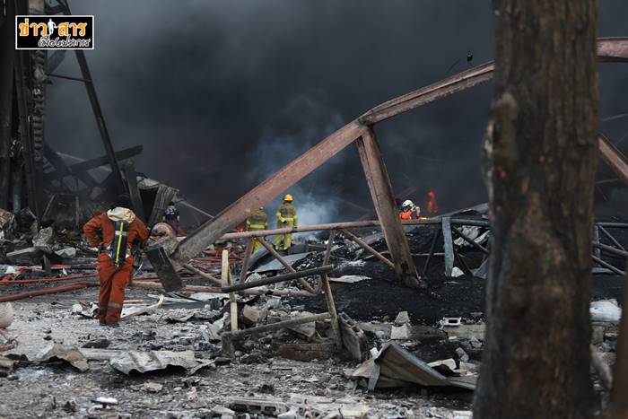 โรงงานกิ่งแก้วไฟไหม้