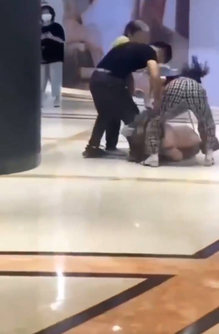 เมียหลวงตบเมียน้อย