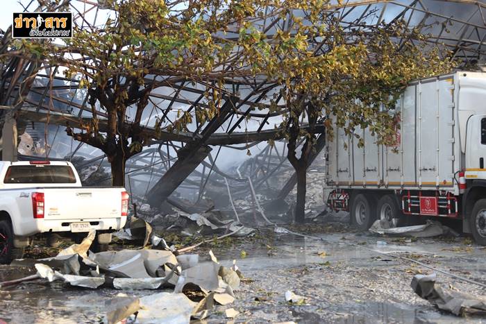 โรงงานกิ่งแก้วไฟไหม้