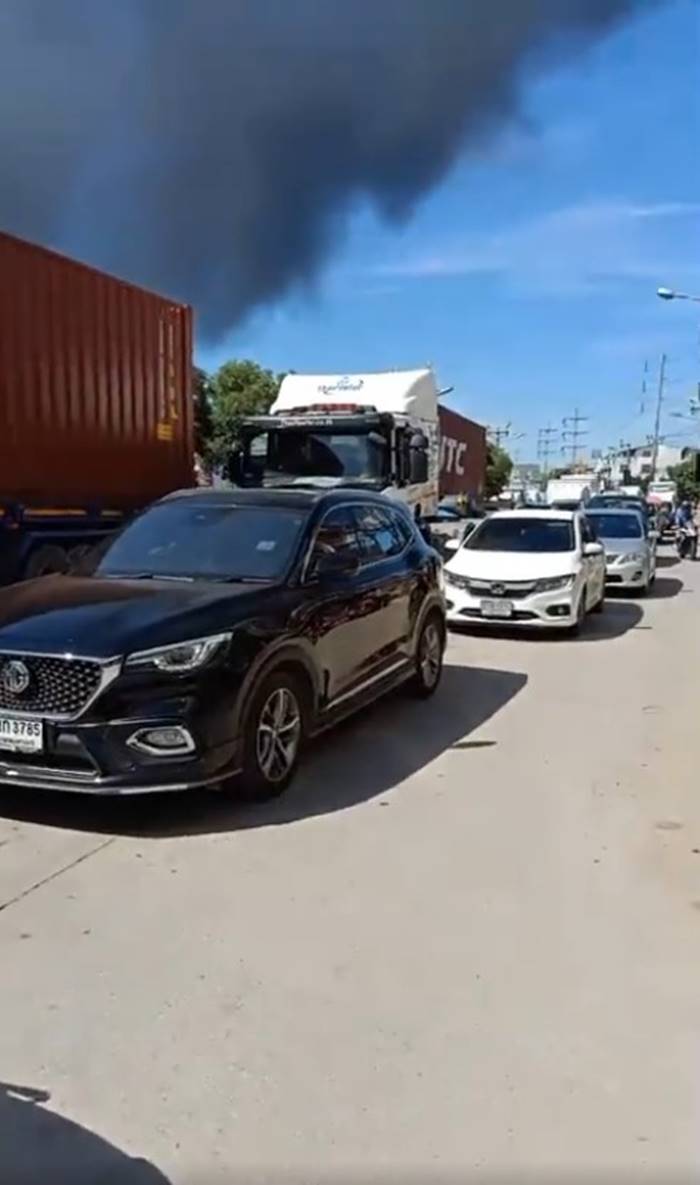 โรงงานกิ่งแก้วไฟไหม้