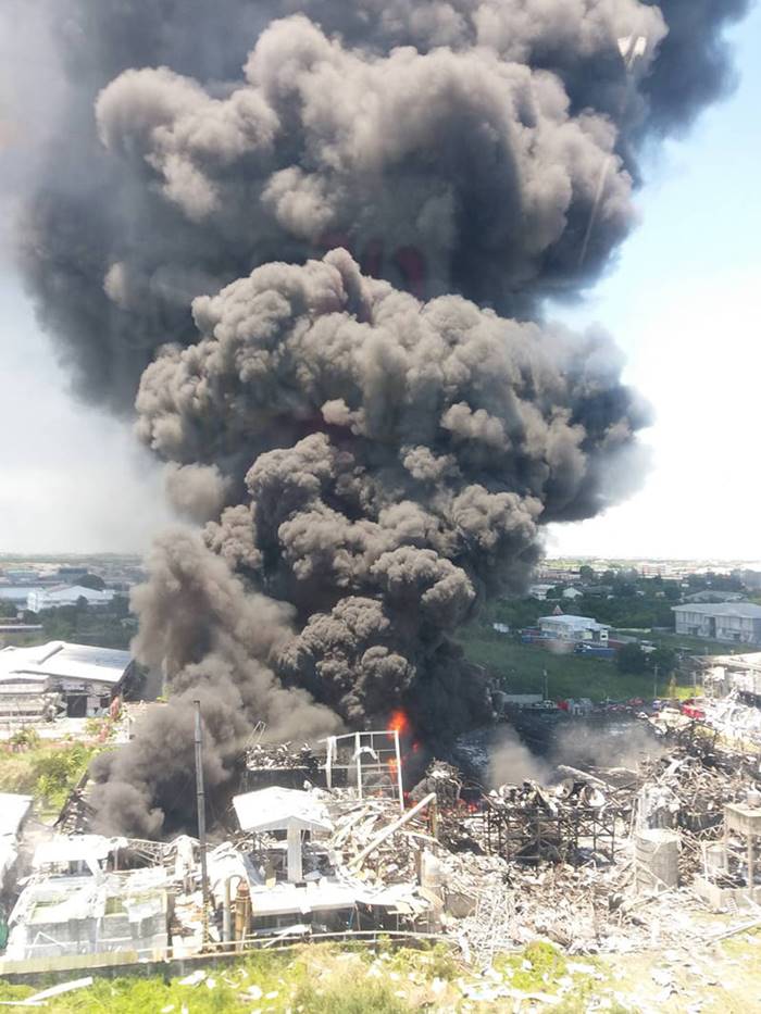 โรงงานกิ่งแก้วไฟไหม้