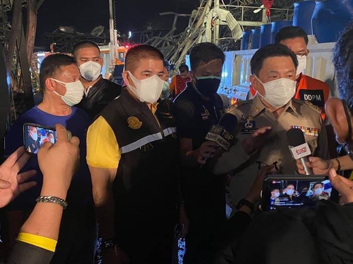  โรงงานกิ่งแก้วไฟไหม้