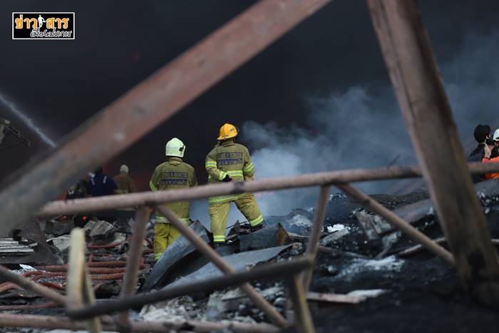 โรงงานกิ่งแก้วไฟไหม้