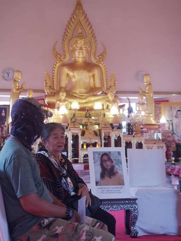 ยายถวายเงินเก็บให้วัด