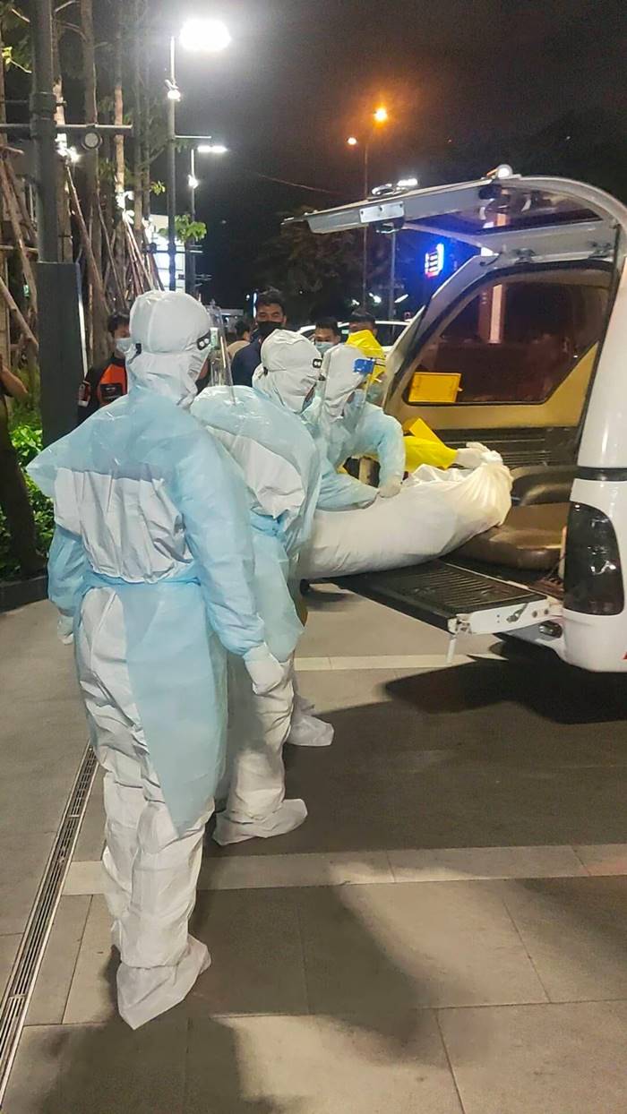 นิสิตจุฬากระโดดตึก