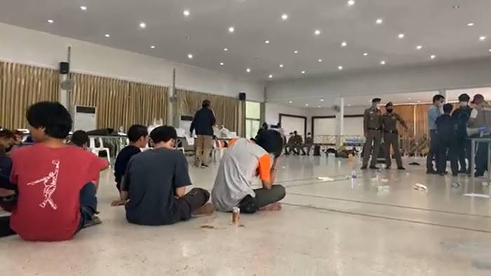 สลายการชุมนุมหมู่บ้านทะลุฟ้า