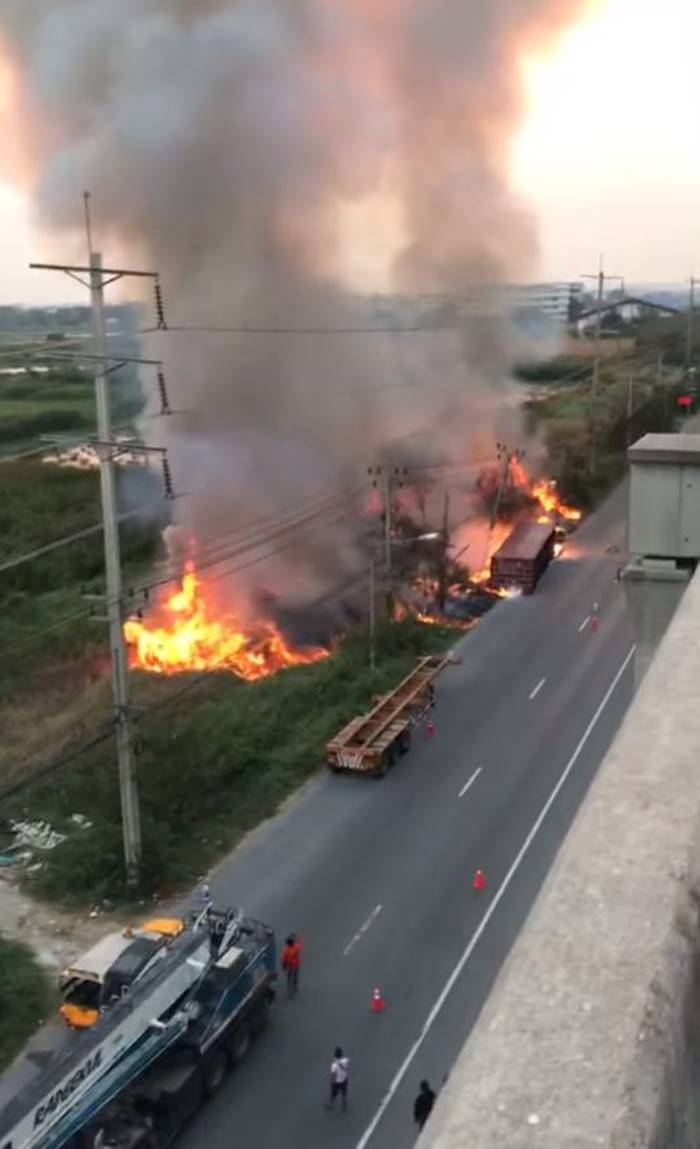 ตู้คอนเทนเนอร์คว่ำ บางนา-ตราด