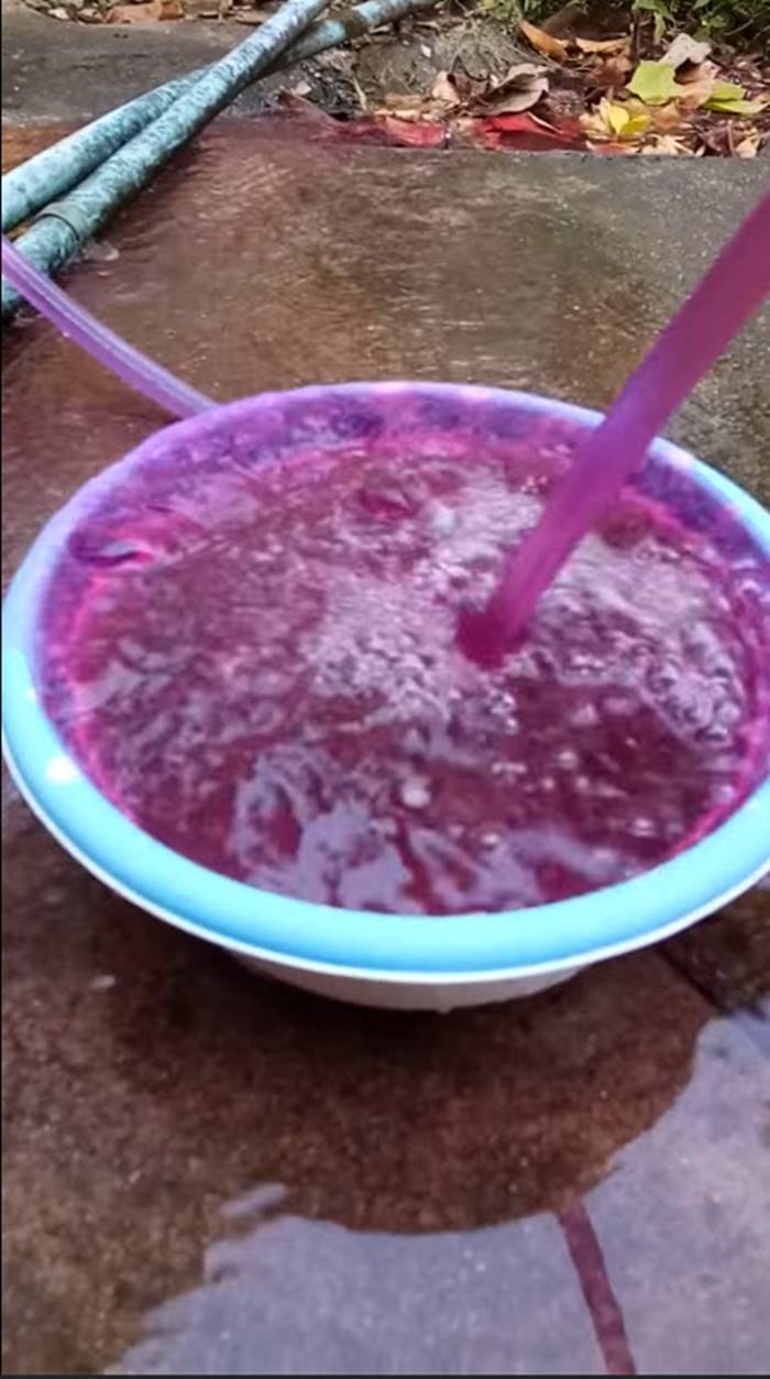 น้ำประปาสีแดง