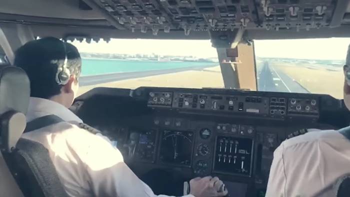 ปลดนักบิน การบินไทย