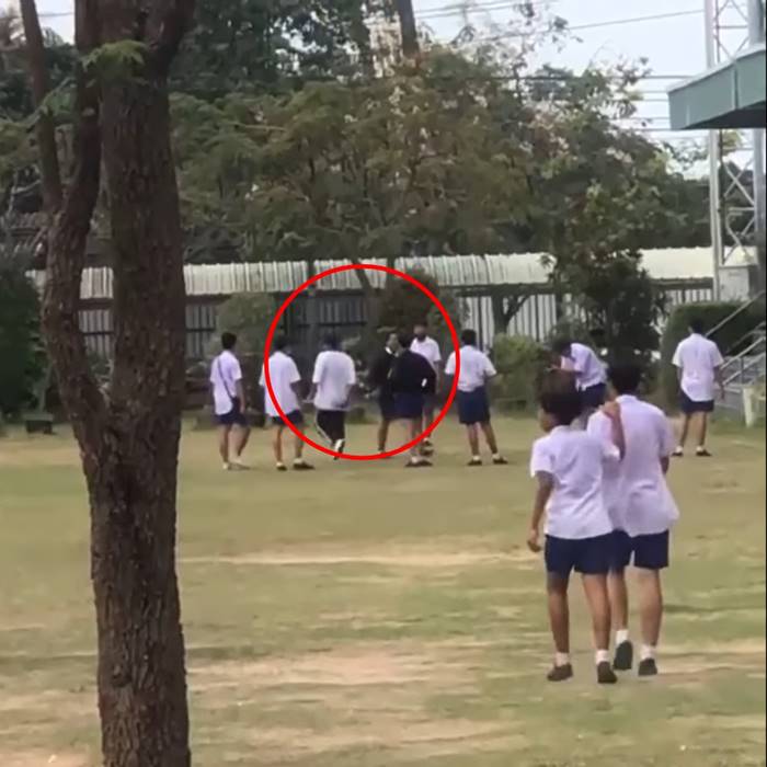 รรเรือติดถนนย่านศรีราชา