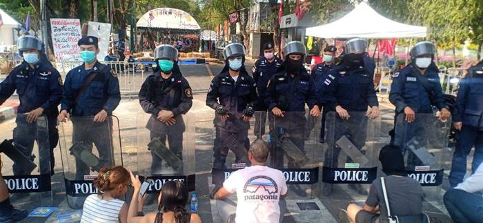 หมู่บ้านทะลุฟ้า