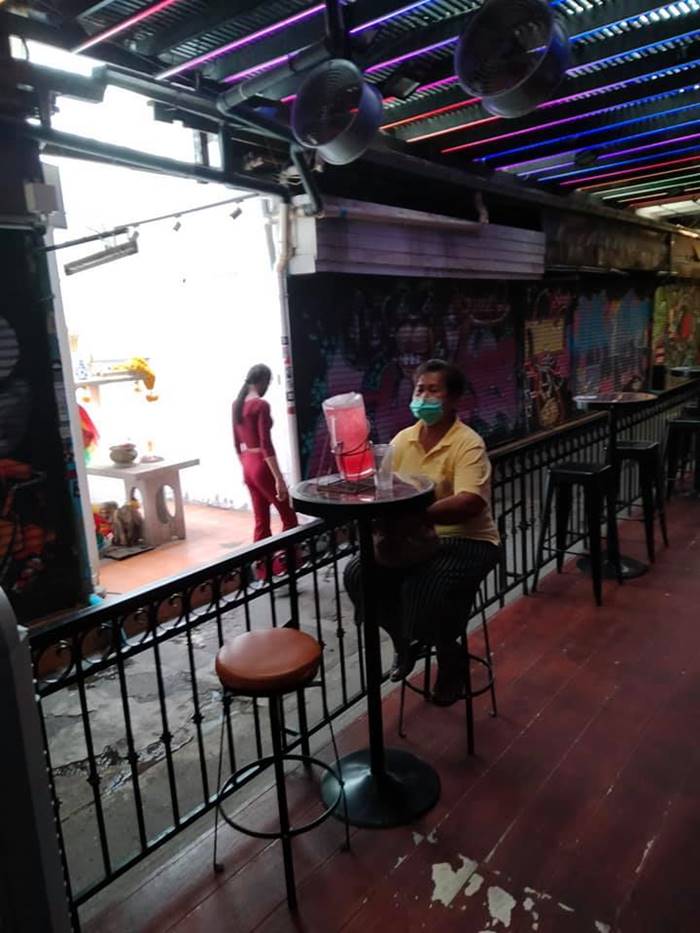 ป้าป้าจองโต๊ะ