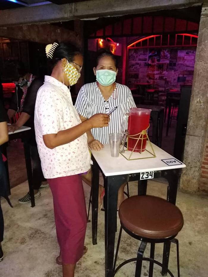 ป้าป้าจองโต๊ะ