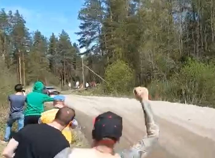 รถแข่ง หลุดโค้ง