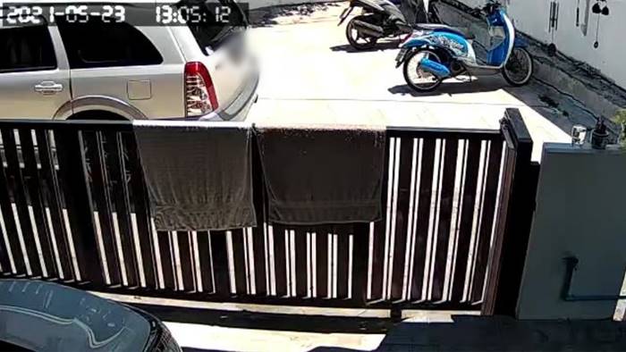 จอดรถขวางหน้าบ้าน