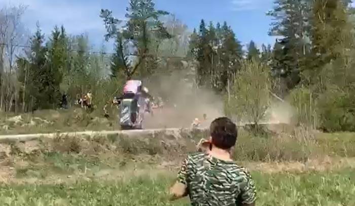 รถแข่ง หลุดโค้ง