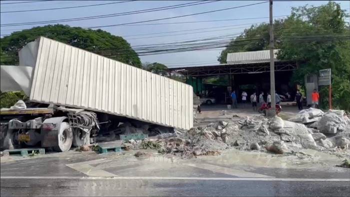 รถพ่วงชนกัน