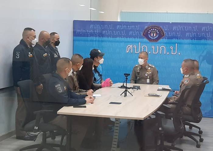 โกงถุงมือยาง