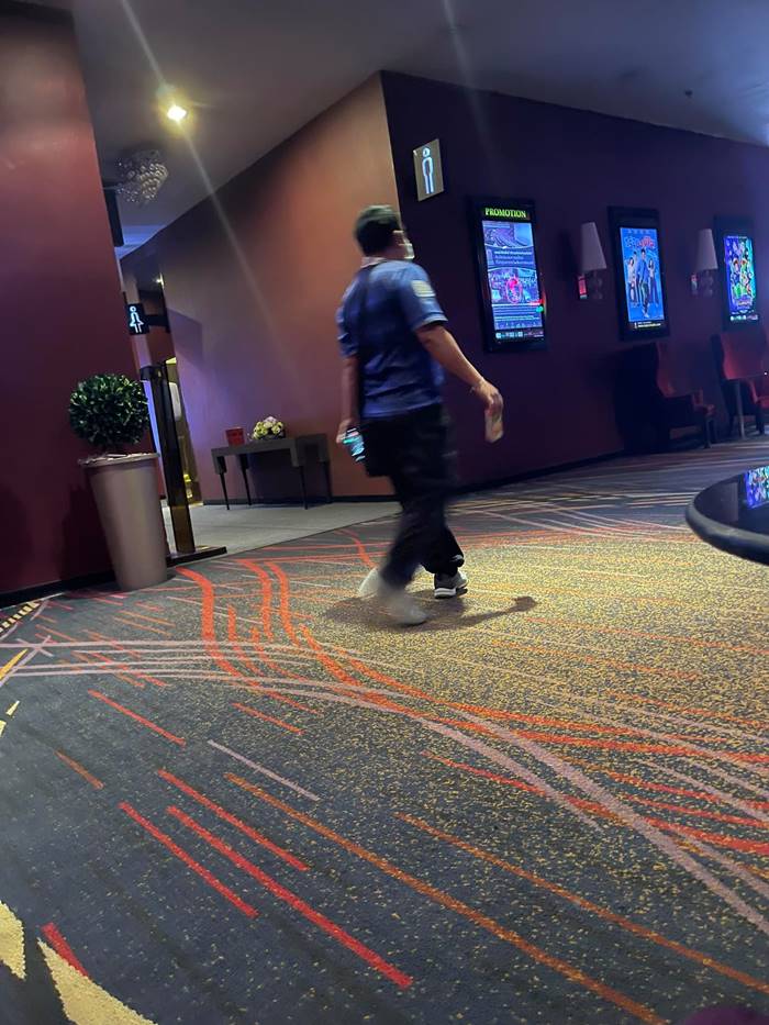 ไม่ยืนในโรงหนัง