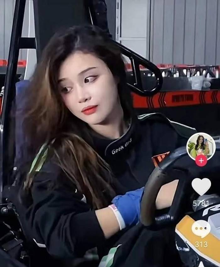  เน็ตไอดอล