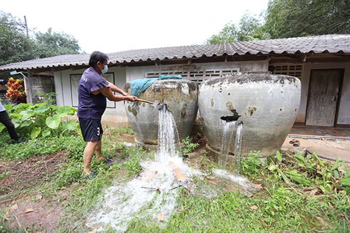 ยึดบ้าน, ปลอมลายเซ็น