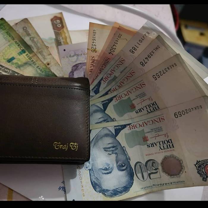  เก็บกระสตางค์ได้ คืนเจ้าของ