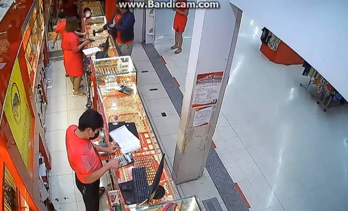 ปล้นร้านทอง