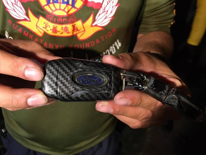 ขับรถตกน้ำ