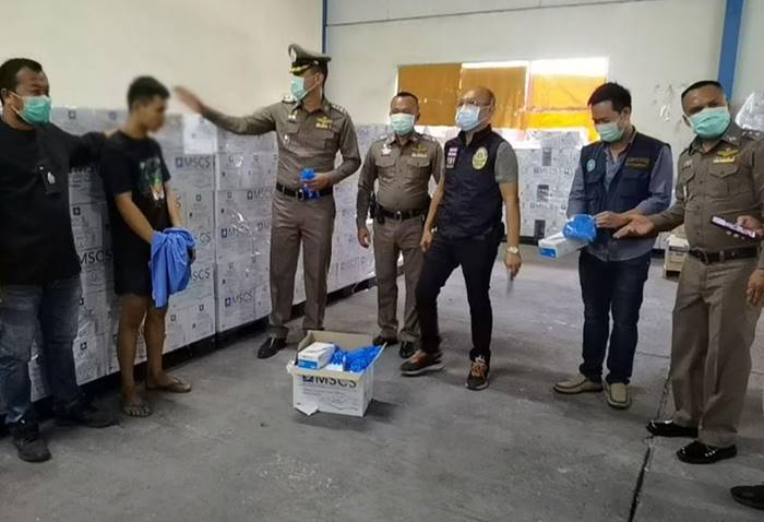 โกงถุงมือยาง