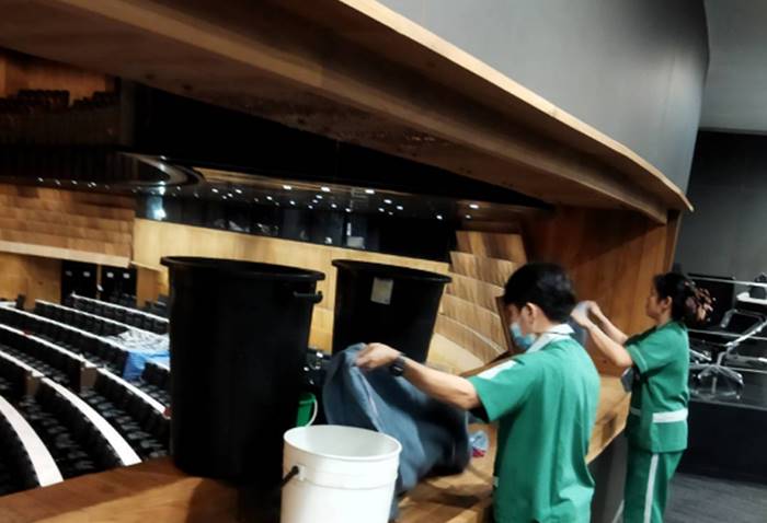 น้ำรั่ว ห้องประชุมสภา