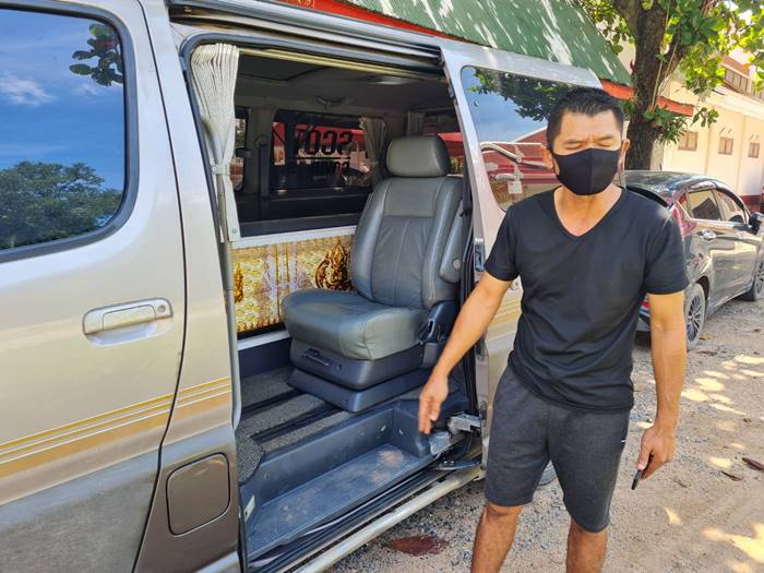 หญิงเปลือย