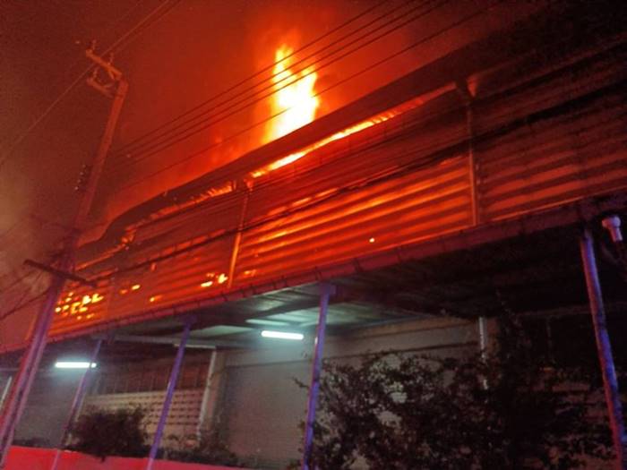 ไฟไหม้โรงงานกิ่งแก้ว