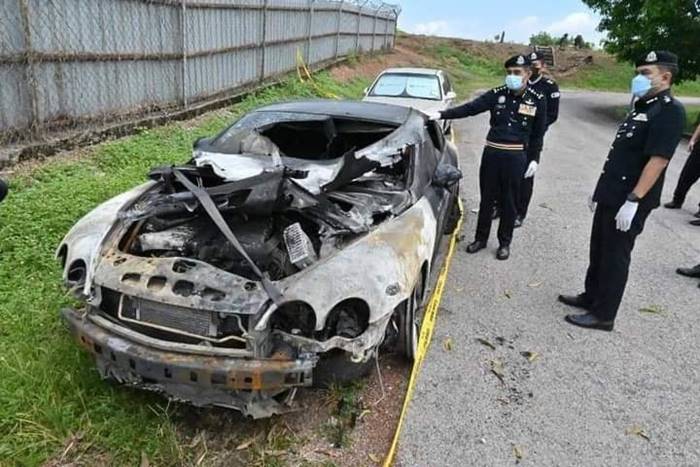 แกล้งเผารถหรู