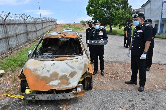 แกล้งเผารถหรู