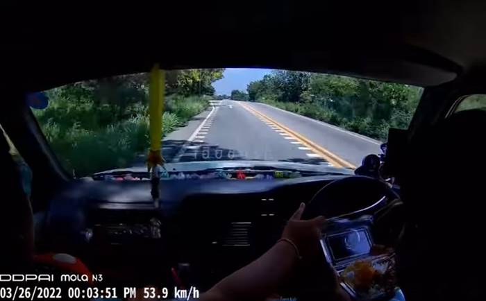 ขับรถกินข้าว