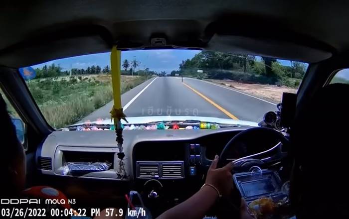 ขับรถกินข้าว