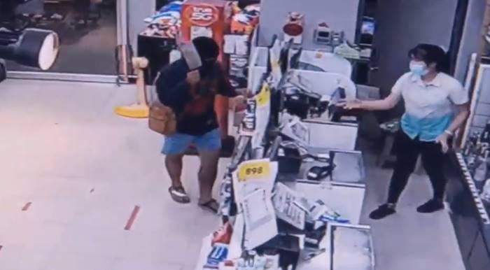 ปล้นร้านสะดวกซื้อ