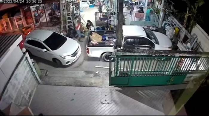 ปัญหาเพื่อนบ้าน, จอดรถขวางหน้าบ้าน