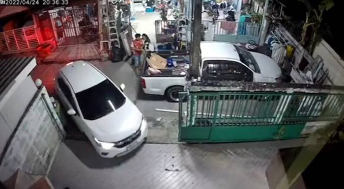 ปัญหาเพื่อนบ้าน, จอดรถขวางหน้าบ้าน