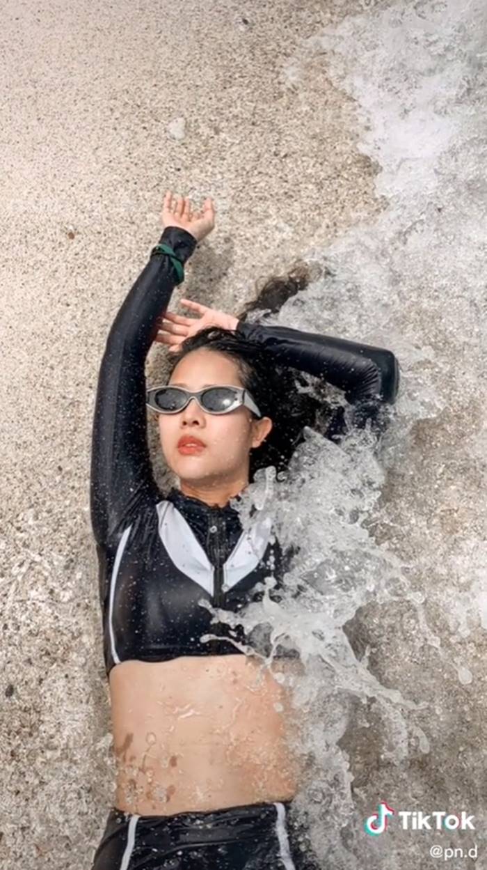 ถ่ายรูปชุดว่ายน้ำ