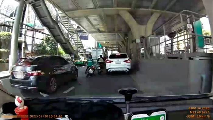 รถชนแกร็บ