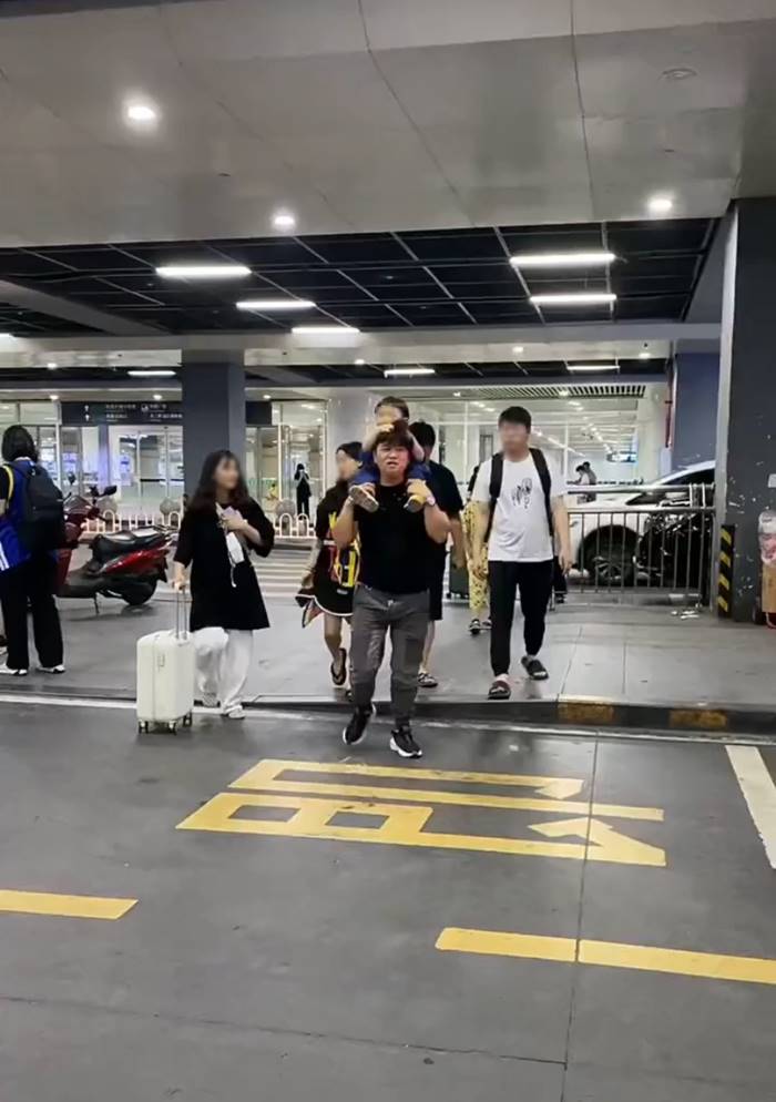  เลี้ยงเด็ก