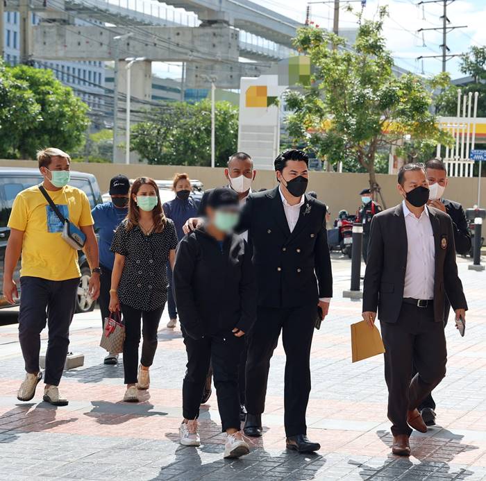 ทำร้ายทหารรับใช้