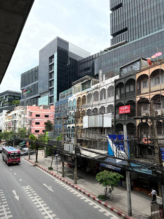 ตึกเอียงสุุขุมวิท