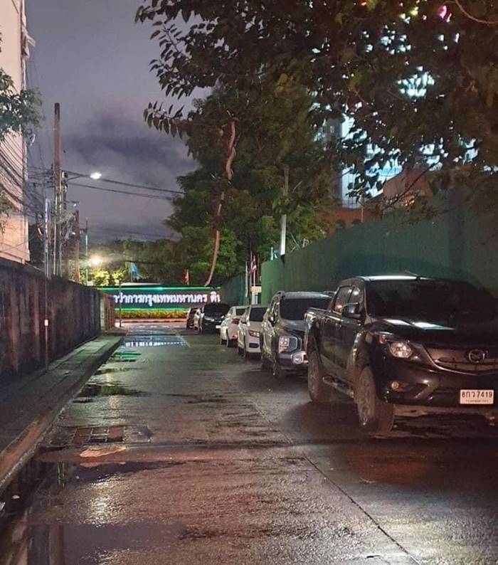 งูยักษ์ดินแดง