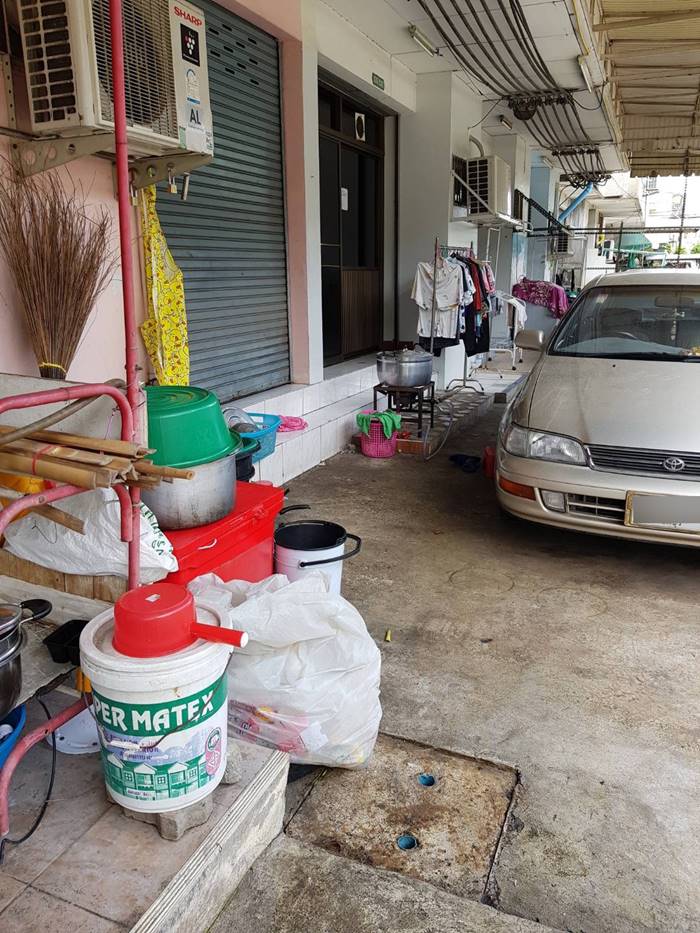 จอดรถขวางหน้าบ้าน, ปัญหาเพื่อนบ้าน