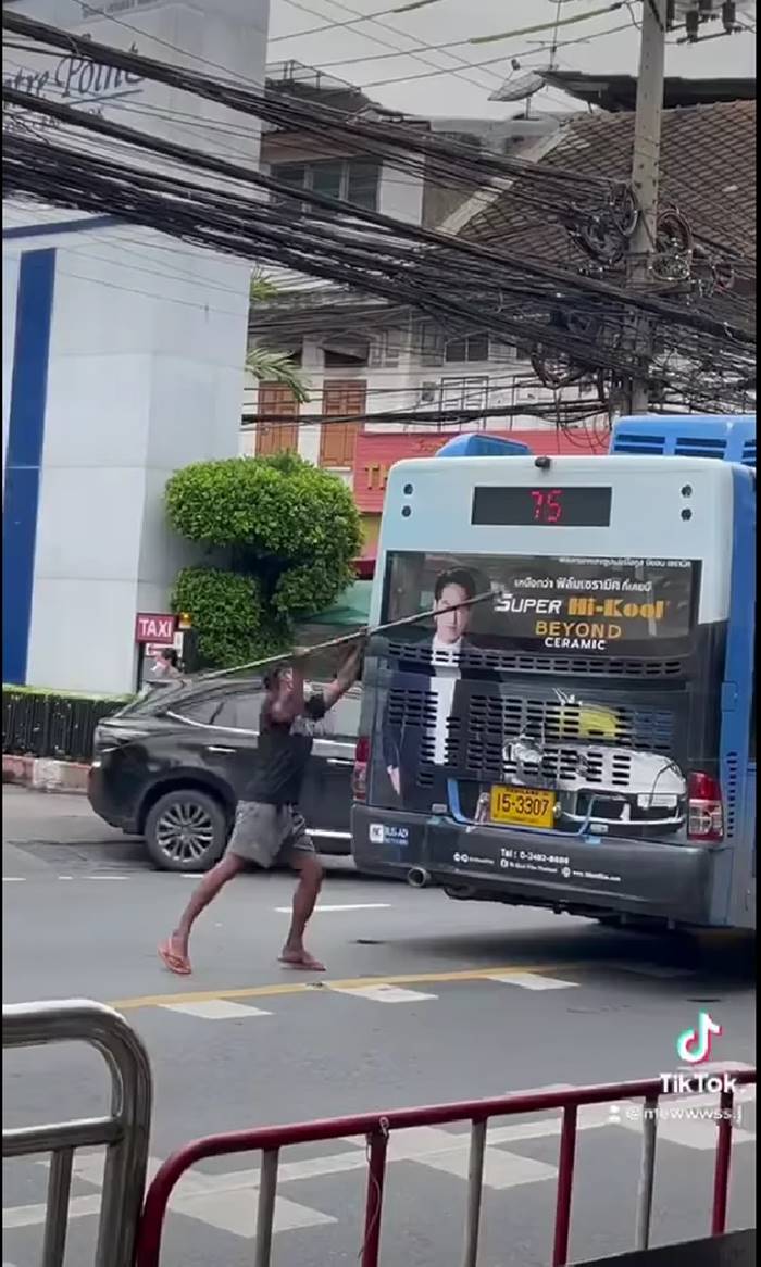 เพชรจ้า, รถเมล์